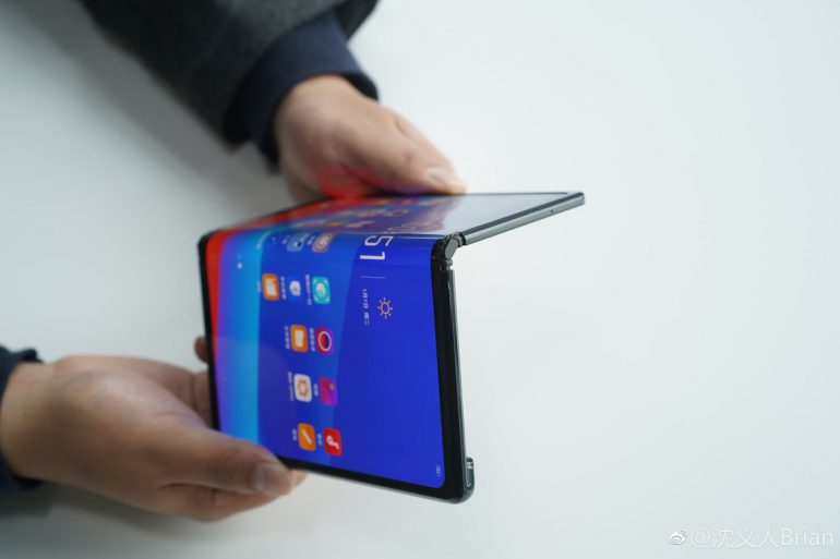 Oppo тоже показала складной смартфон с гибким экраном, который очень похож на Huawei Mate X рис 3