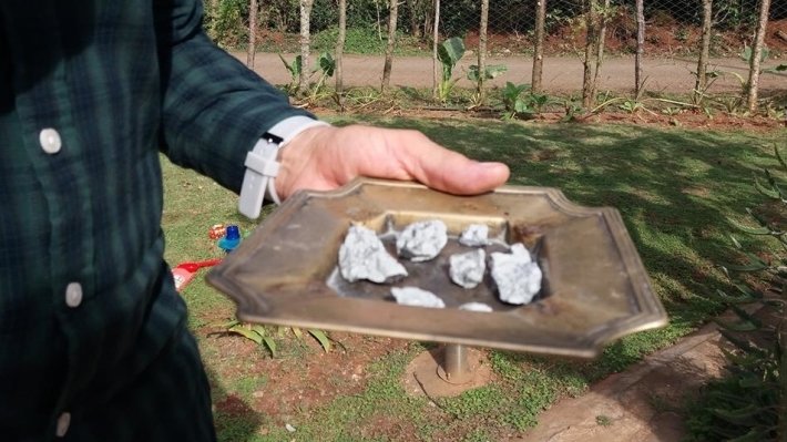 Кубинцы публикуют фотографии каменных обломков, утверждая, что это части метеорита
