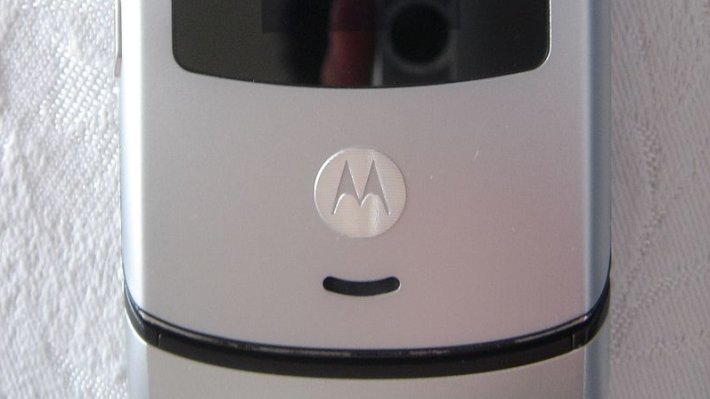 Возрожденная раскладушки Motorola RAZR может быть оснащена сгибающимся экраном