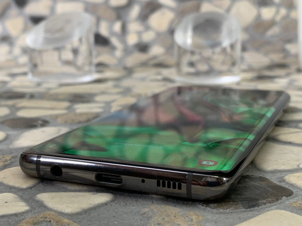 Обзор смартфона Samsung Galaxy S10 Plus рис 3