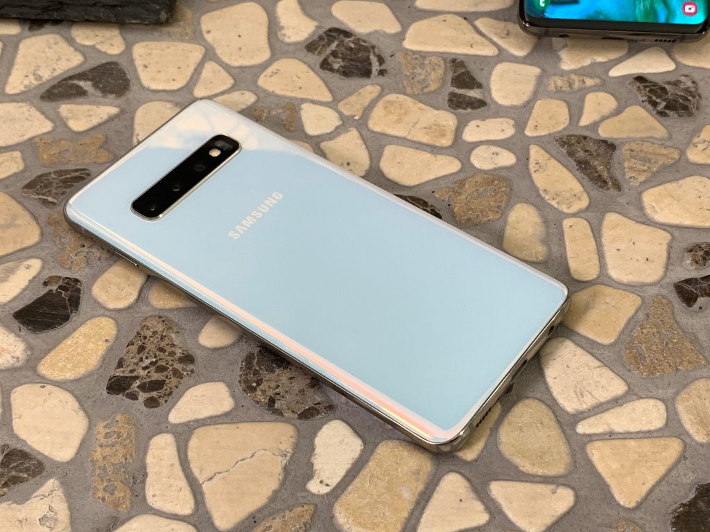 Обзор смартфона Samsung Galaxy S10 Plus рис 2