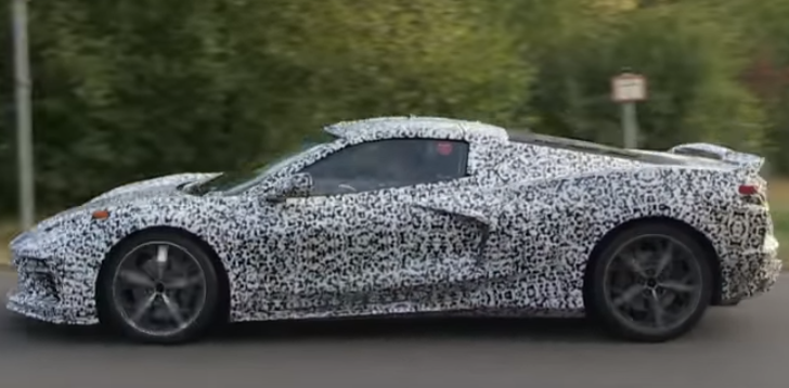 Фото нового поколения спортивного купе Chevrolet Corvette C8 в камуфляже выложили в интернет.