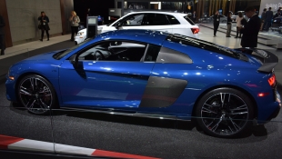 Компания Audi презентовала в Нью-Йорке спорткар R8
