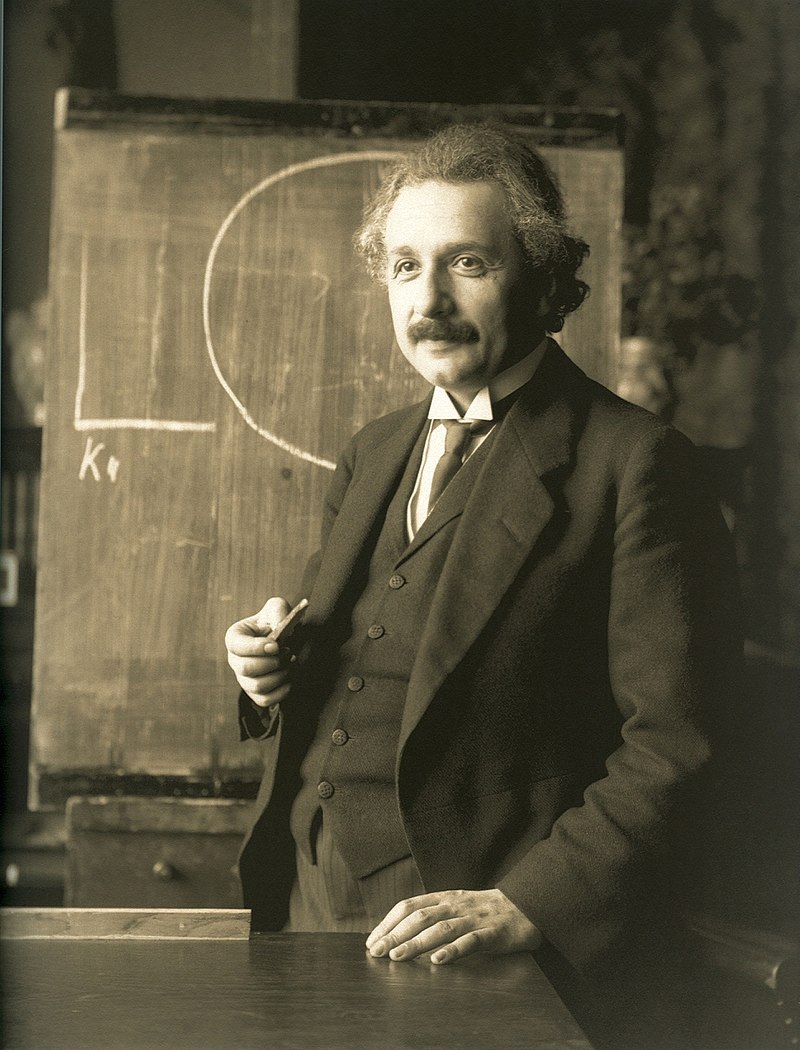 Альберт Эйнштейн на лекции в Вене в 1921 году / © Ferdinand Schmutzer/Wikipedia