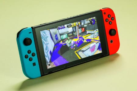 Nintendo планирует продать за год 18 млн консолей Switch, но слухи о выходе более доступной модификации опровергнуты
