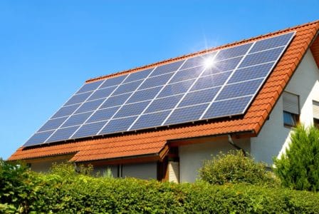 НКРЭКУ незначительно снизила «зеленые» тарифы для частных домохозяйств с ветровыми и солнечными электроустановками мощностью до 30 кВт