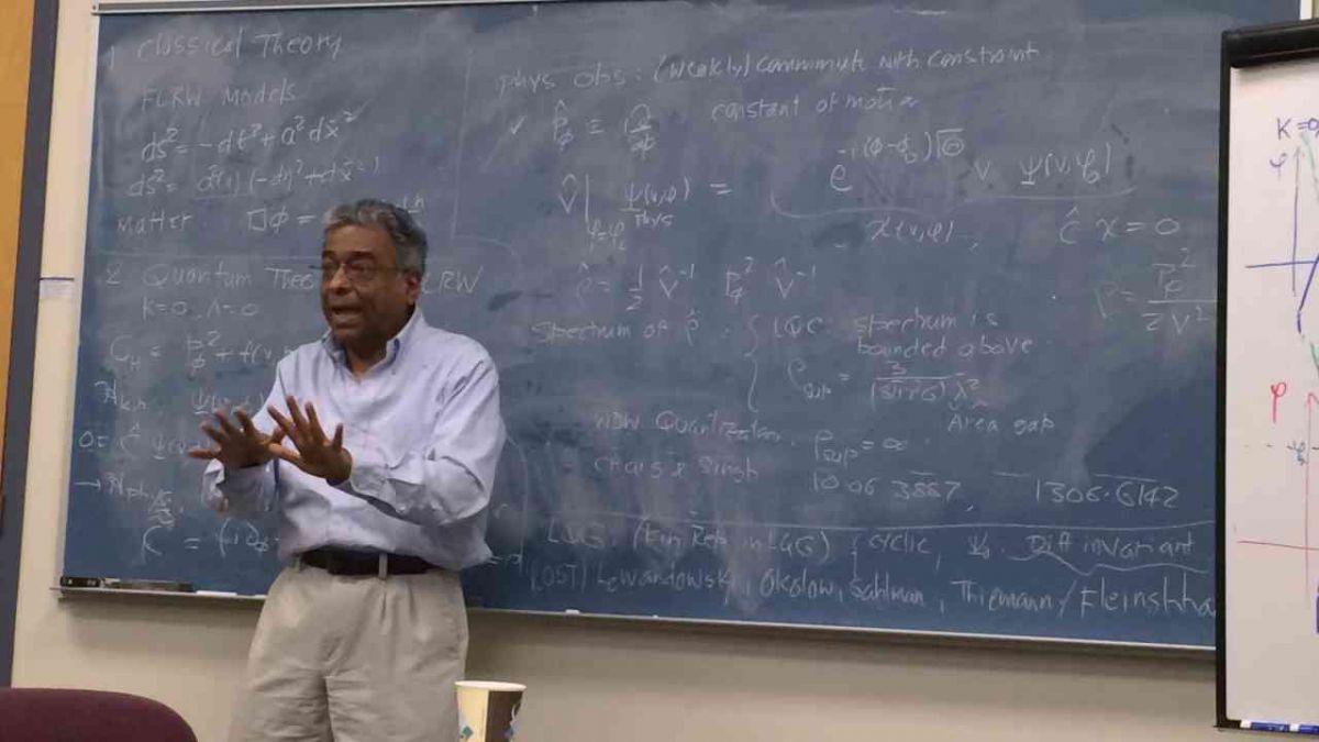 Абэй Аштекар во время лекции / © University of Pittsburg