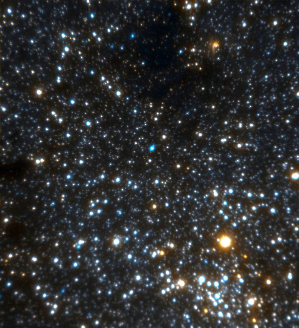 Снимок галактического центра Млечного Пути в ближнем инфракрасном диапазоне с высоким разрешением. Благодаря тому, что длины волн ближнего красного диапазона пробиваются через плотную пыль между Землей и галактическим центром, можно увидеть эти сверхскопления, все звезды которых довольно молоды / © Gemini Observatory