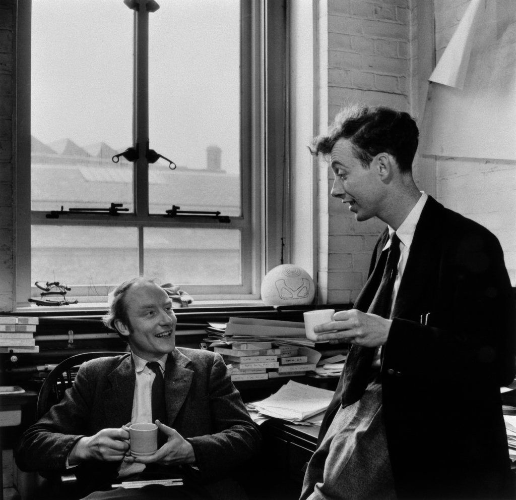 Доктор Джеймс Уотсон (справа) и один из первооткрывателей двойной спирали Фрэнсис Крик в 1953 году / © A. Barrington Brown, Gonville and Caius College/Science Photo Library