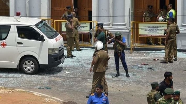 В разных городах Шри-Ланки с утра гремят взрывы