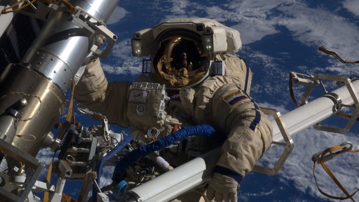 Российских космонавтов в мае ждет выход в открытый космос