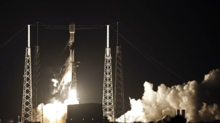 SpaceX успешно вывела на орбиту первые 60 спутников системы глобального интернета Starlink