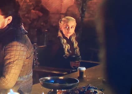 HBO отредактировала эпизод сериала «Игра престолов» со случайно попавшей в кадр стакан с кофе