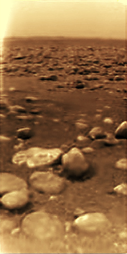 Первый (и, пока что, последний) снимок с поверхности Титана при разных методиках обработки изображения / © NASA/JPL/ESA/Andrey Pivovarov