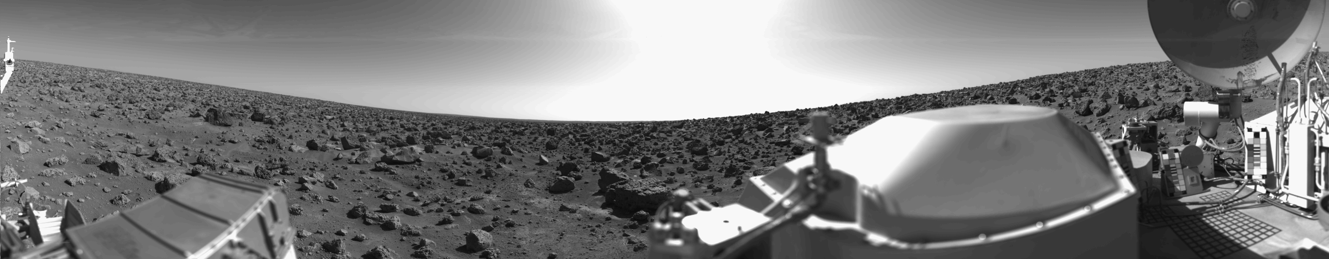 Панорамные снимки марсианской поверхности. Сверху – «Викинг-1», снизу – «Викинг-2» / © Roel van der Hoorn/NASA