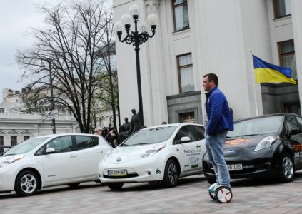 «Пока только крупноузловая сборка и поиск инвесторов»: Мининфраструктуры и отечественные автопроизводители обсудили перспективы развития производства электромобилей в Украине