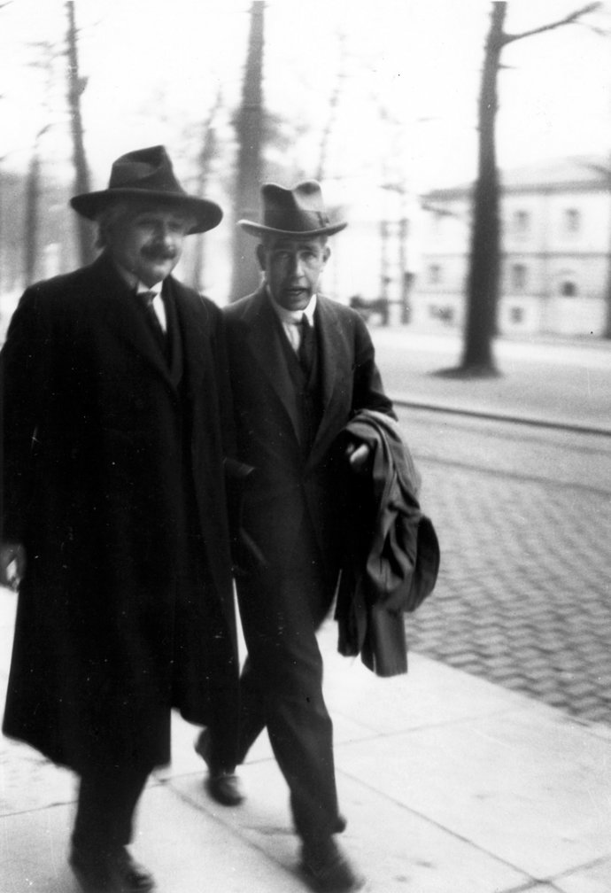 Альберт Эйнштейн и Нильс Бор во время Сольвеевского конгресса 1930 года / © Danish Film Institute/Paul Ehrenfest