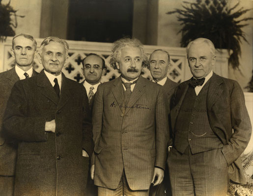 Три нобелевских лауреата по физике. Слева направо: Альберт Майкельсон, Альберт Эйнштейн, Роберт А. Милликан / © Smithsonian Institution Libraries/Wikimedia Commons