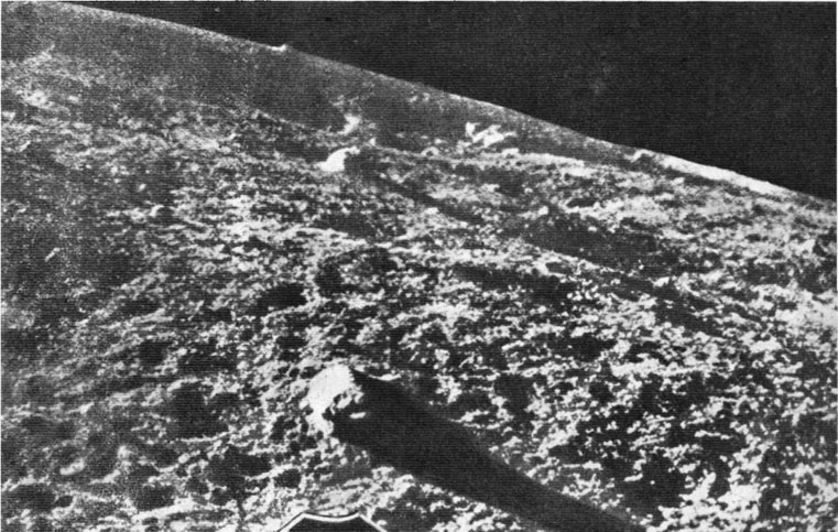 Один из снимков лунной поверхности, переданных на Землю аппаратом «Луна 9» / © Роскосмос