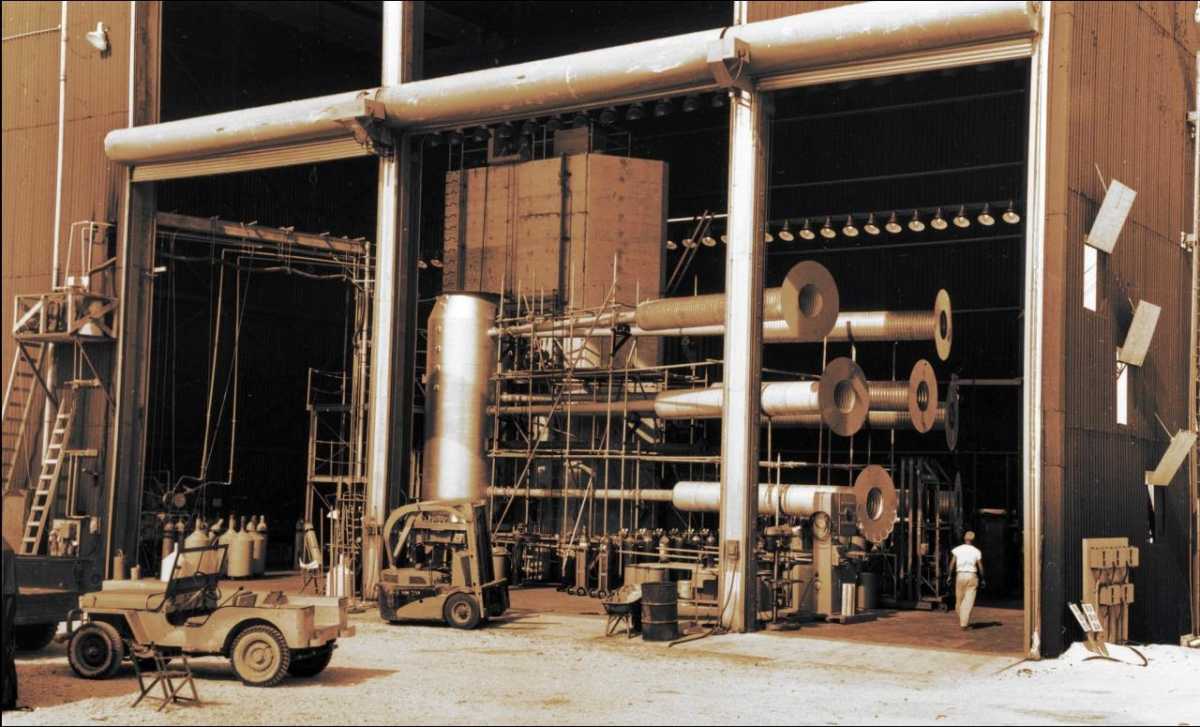 Термоядерная установка Ivy Mike незадолго до испытаний. Атолл Эниветок, 1952 г. / © US Army