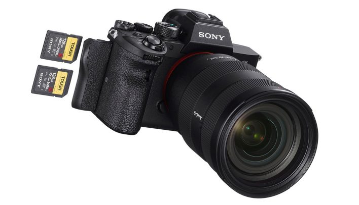 Sony A7R IV — крутая камера с сенсором на 61 Мп для профи