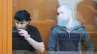 Обвиняемые в подготовке терактов в Москве Хисматулл Наимов (слева) и Виктор Федорович на заседании в Московском окружном военном суде