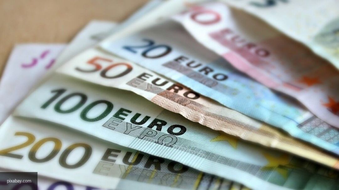 Курс евро впервые превысил максимальную отметку 2016 года