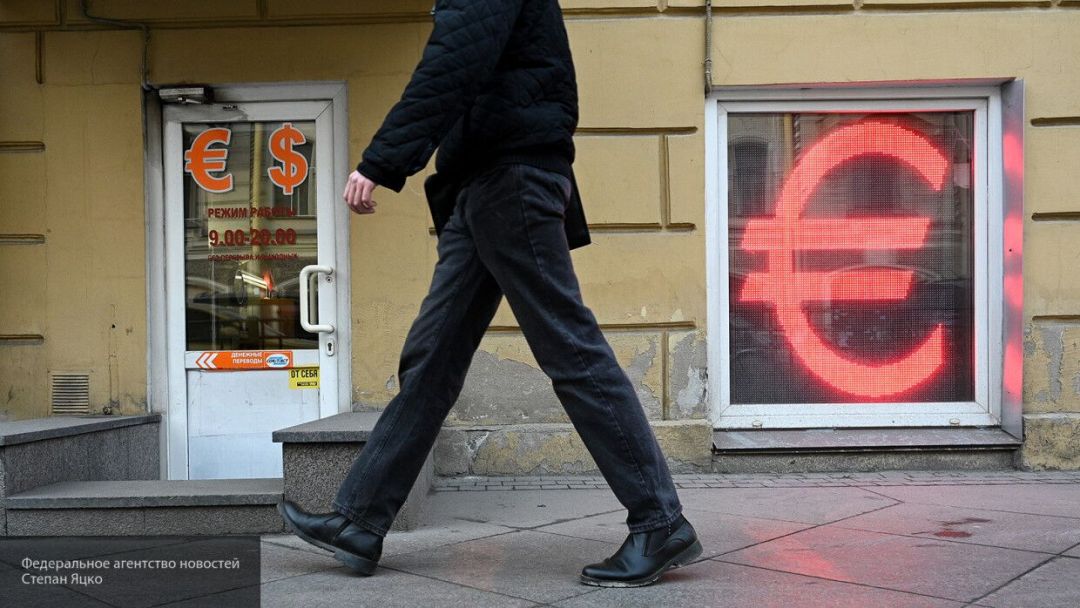 Курс евро подешевел до 90 рублей
