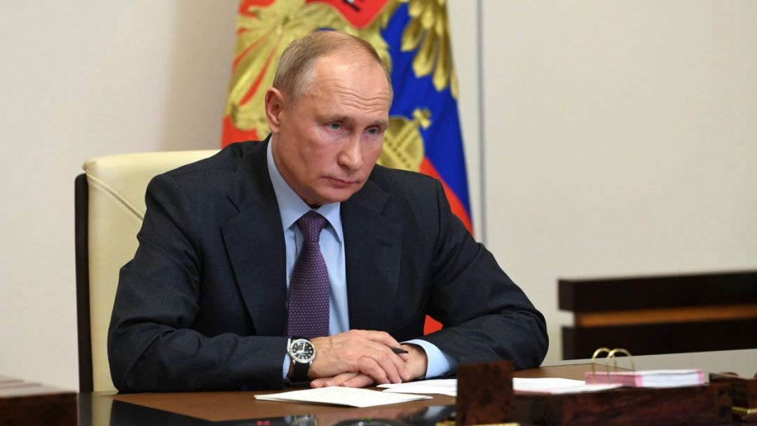 Путин: попыткам фальсификации истории необходимо противостоять