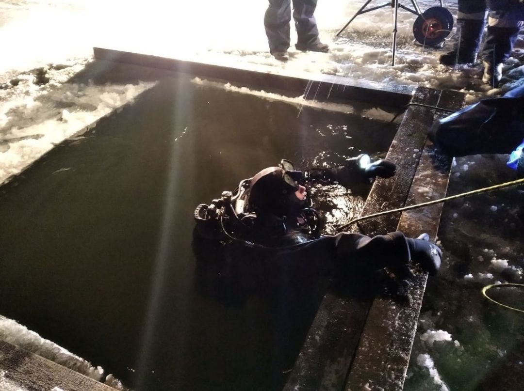 Тело погибшей женщины извлекли водолазы из Оки в Выксе - фото 1