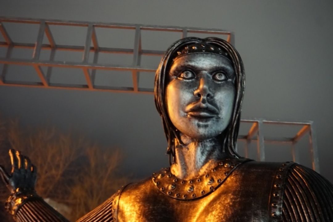 Необычный памятник Аленке снесли в Нововоронеже