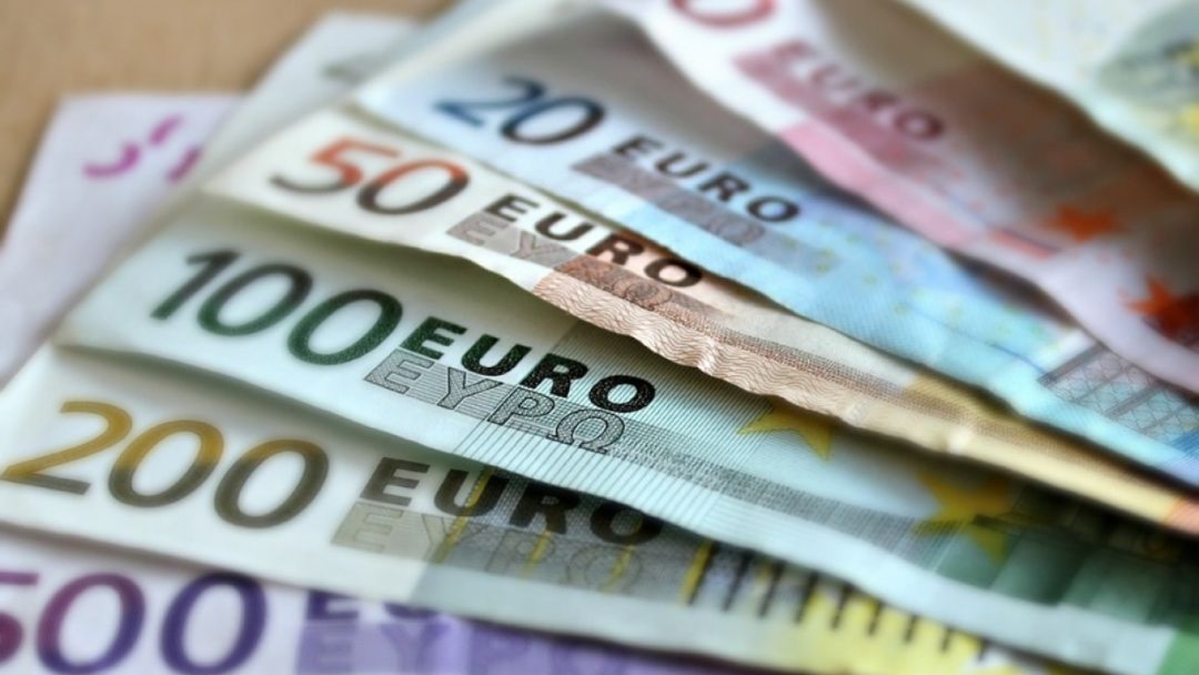 Курс евро впервые с 23 декабря превысил 92 рубля
