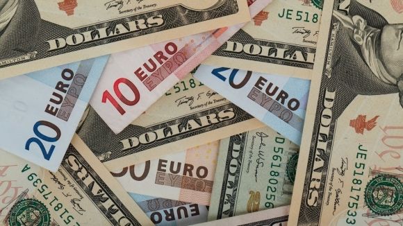 Специалист Тимошенко высчитал курс доллара и евро в 2021 году