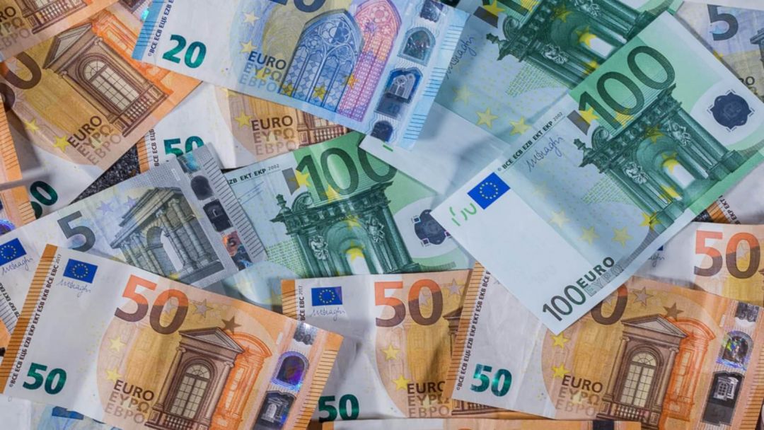 банкноты евро деньги монеты