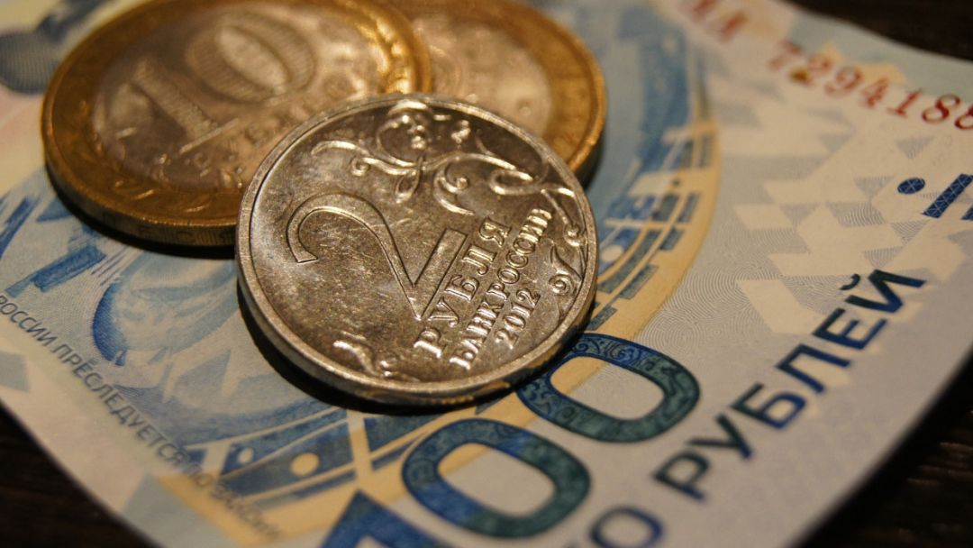 Решение Минфина снизить закупку валюты должно укрепить курс рубля