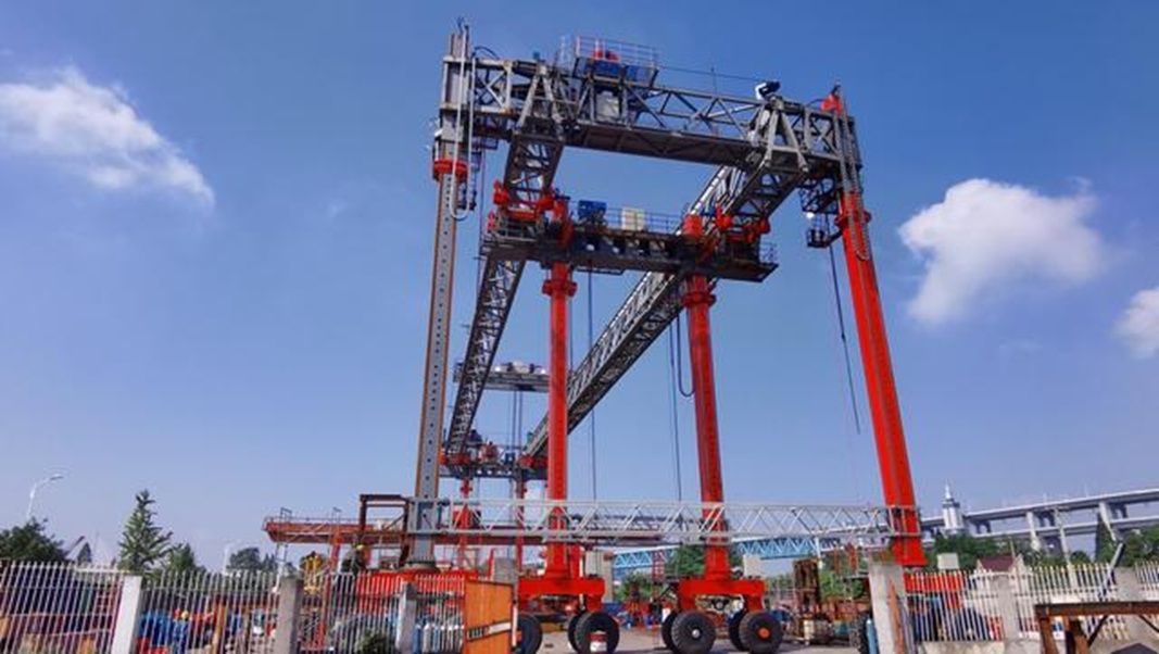 460-тонный монтажный робот